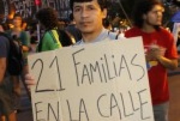 Vecinos desalojados de la calle México resisten en la calle