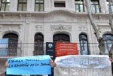 Normal 7: Una puerta cayó sobre una alumna