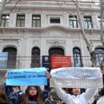 Normal 7: Una puerta cayó sobre una alumna