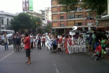 Protesta contra la instalación de aulas containers en La Boca