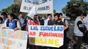 Firme demanda en defensa de la escuela pública