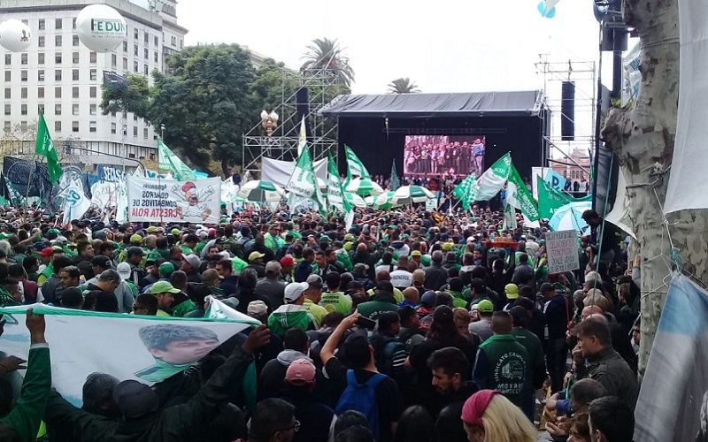 30A | Paro contundente, acto masivo