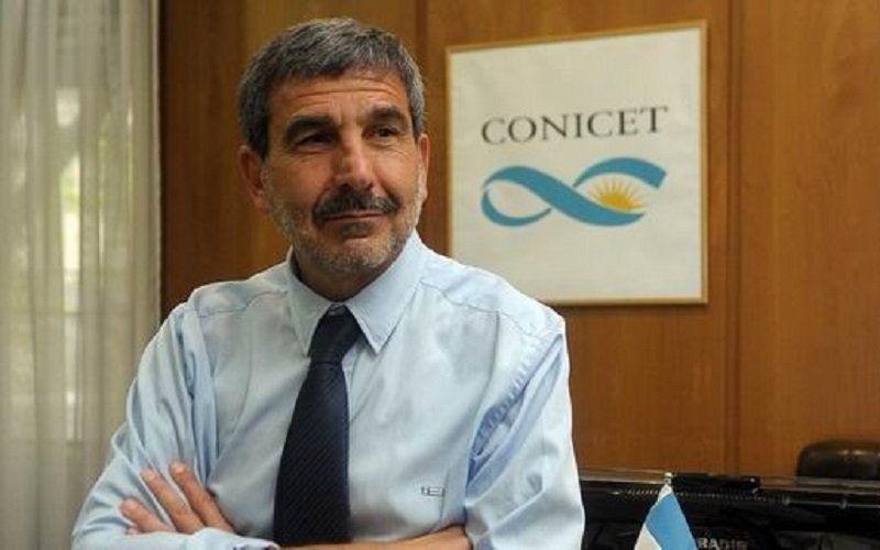 Salvarezza | «El Gobierno discrimina a los científicos»