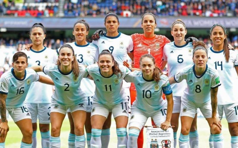 Selección femenina de fútbol | «Tenemos a las Pioneras del ´71 y hoy a las Guerreras 2019»