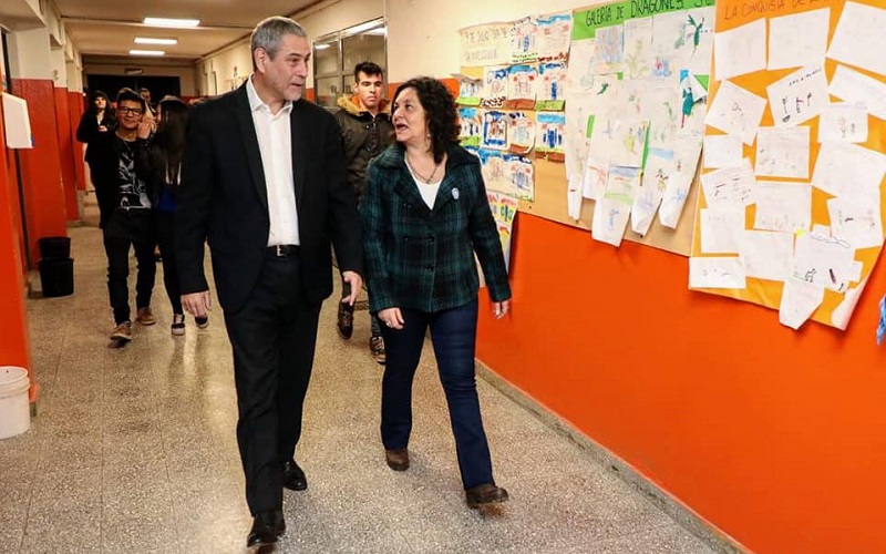 Provincia | Despiden a docente por participar en acto junto a Ferraresi
