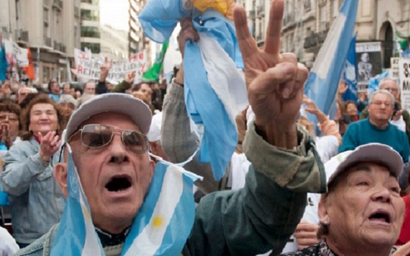 Jubilados | El dinero de personas con discapacidad, en la bicicleta